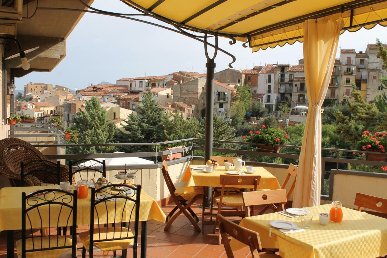 B&B Villa Letizia Castelbuono  Exteriör bild